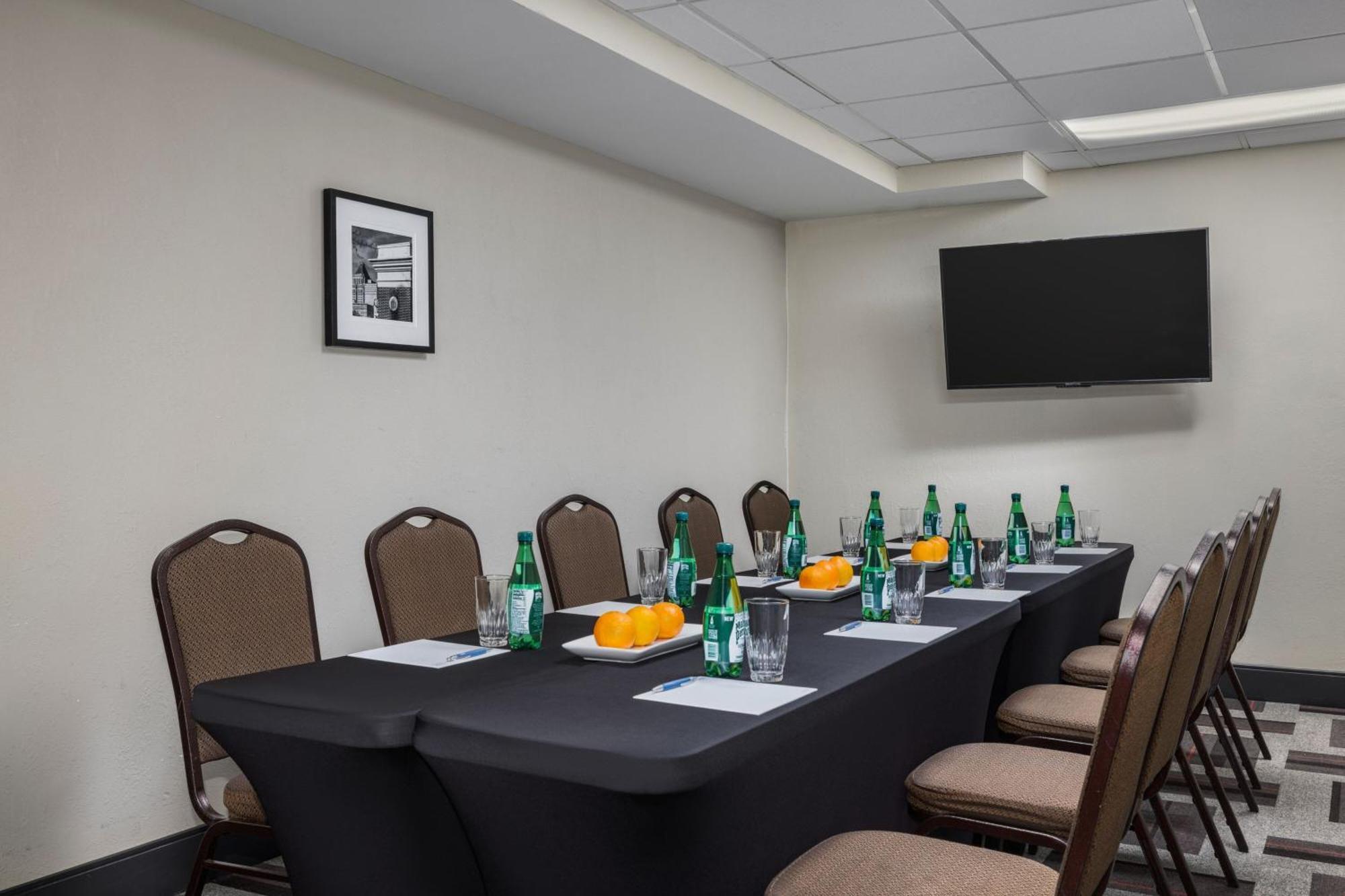 Four Points By Sheraton Greensboro Airport Buitenkant foto