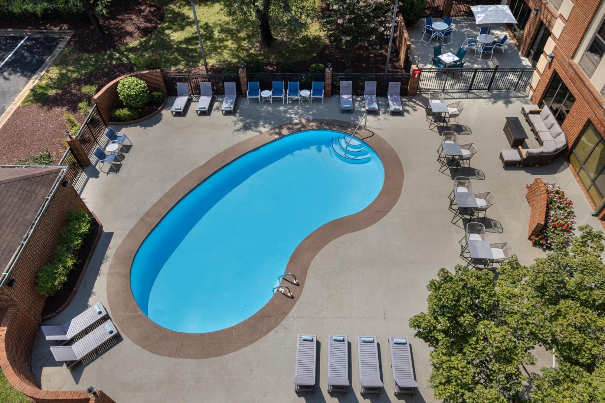 Four Points By Sheraton Greensboro Airport Buitenkant foto