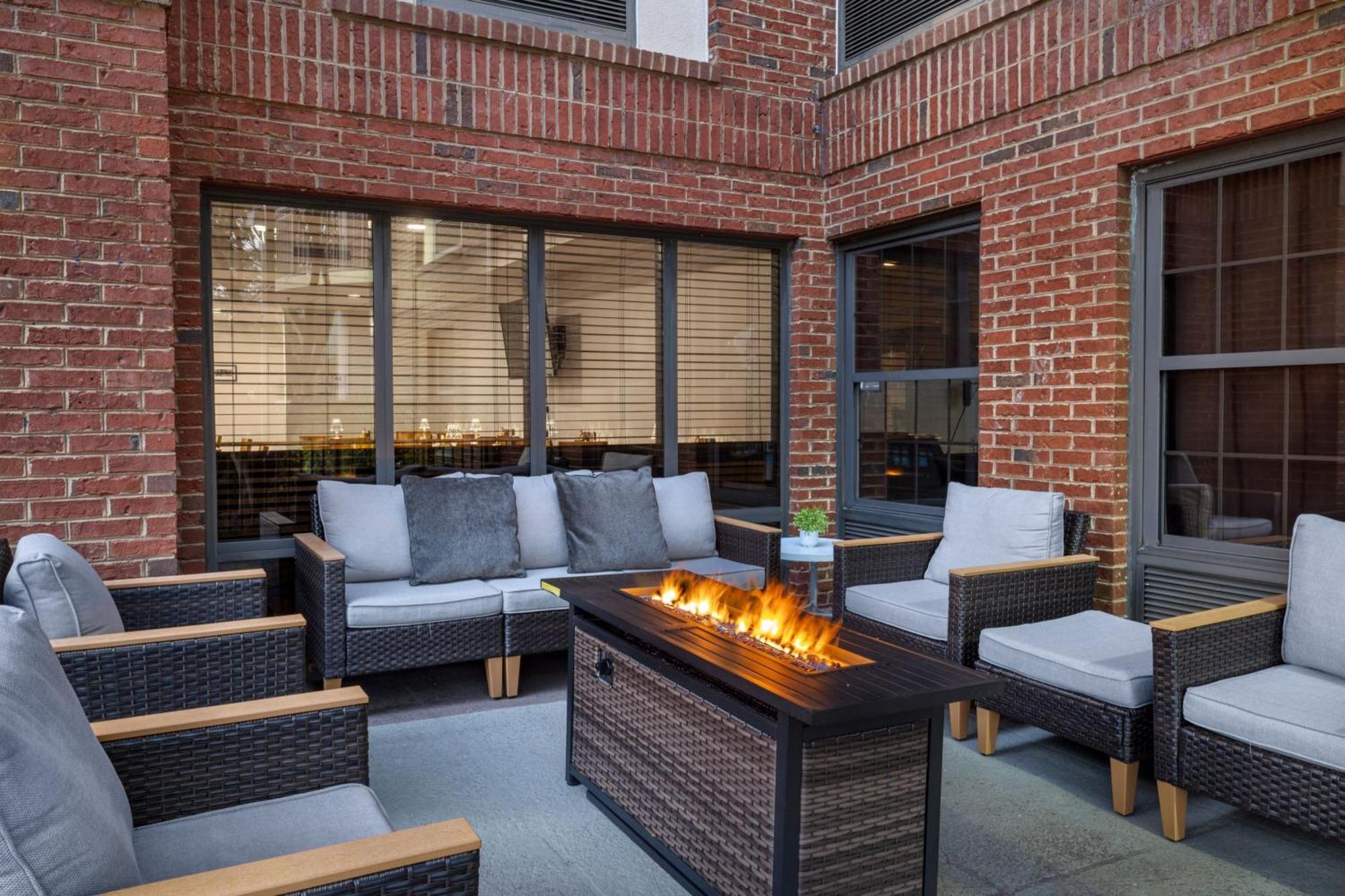 Four Points By Sheraton Greensboro Airport Buitenkant foto