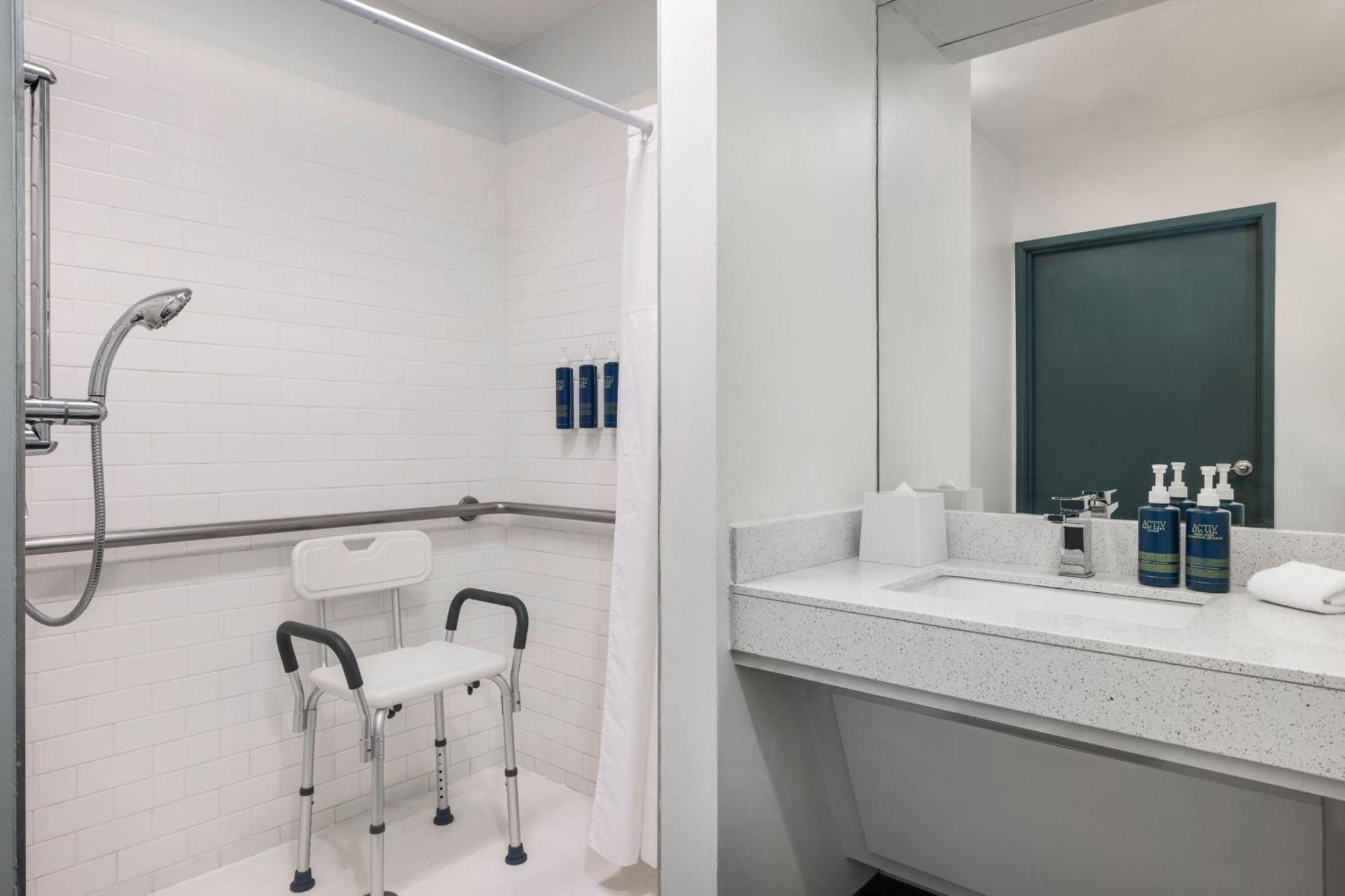 Four Points By Sheraton Greensboro Airport Buitenkant foto