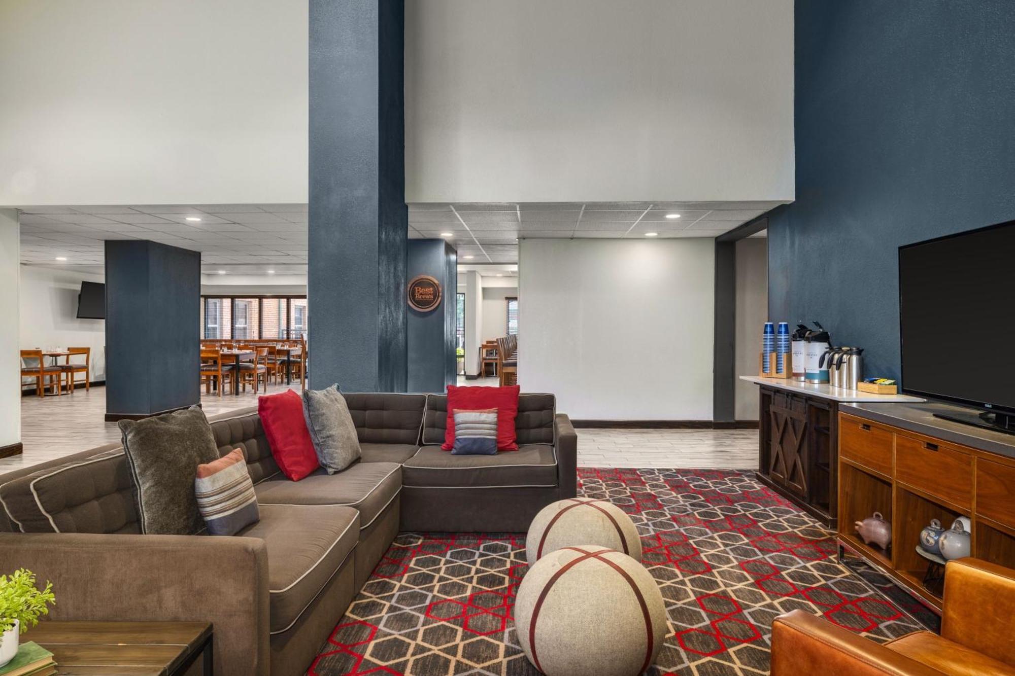 Four Points By Sheraton Greensboro Airport Buitenkant foto