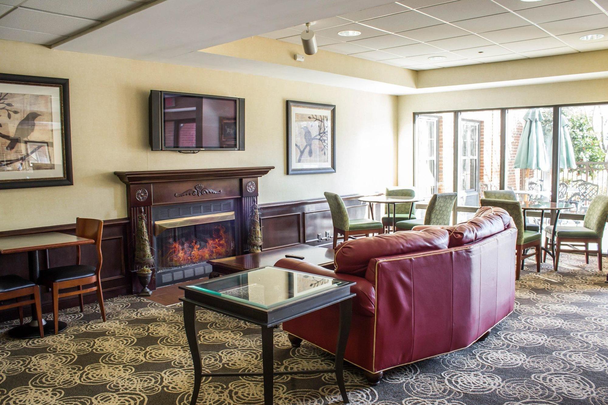Four Points By Sheraton Greensboro Airport Buitenkant foto